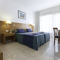 Отель azuLine Hotel S'Anfora & Fleming Испания, Сан-Антони-де-Портмань - отзывы, цены и фото номеров - забронировать отель azuLine Hotel S'Anfora & Fleming онлайн комната для гостей