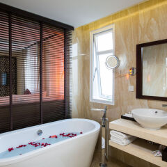 Royal Riverside Hoi An Hotel ванная фото 2
