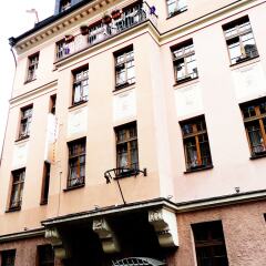 Отель Jizera Karlovy Vary Чехия, Карловы Вары - 1 отзыв об отеле, цены и фото номеров - забронировать отель Jizera Karlovy Vary онлайн вид на фасад фото 2