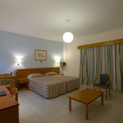 Kefalos - Damon Hotel Apartments Пафос комната для гостей фото 2