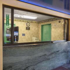 Отель Super 8 by Wyndham West Haven интерьер отеля