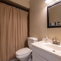 Gulf Access #E 2-bedroom w/ Heated Pool in Cape Coral, United States of America from 480$, photos, reviews - zenhotels.com bathroom