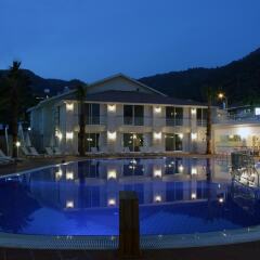 The Blue Lagoon Deluxe Hotel бассейн фото 2