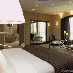 Отель Holiday Inn Meydan в номере фото 2