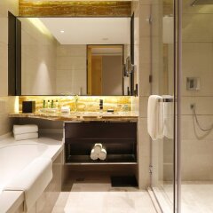 Отель Crowne Plaza Beijing Lido, an IHG Hotel Китай, Пекин - отзывы, цены и фото номеров - забронировать отель Crowne Plaza Beijing Lido, an IHG Hotel онлайн ванная фото 2
