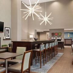 Отель Hampton Inn Brooklyn Park, MN США, Бруклин-Парк - отзывы, цены и фото номеров - забронировать отель Hampton Inn Brooklyn Park, MN онлайн гостиничный бар