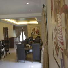 The Lodge Inn Hotel гостиничный бар