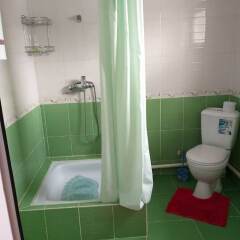 Отель Guest house Fatima Кыргызстан, Каракол - отзывы, цены и фото номеров - забронировать отель Guest house Fatima онлайн ванная фото 2