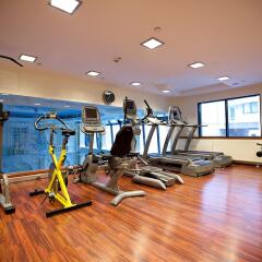 Queen's Court Hotel &Residence фитнесс-зал фото 3