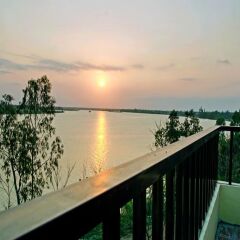 Отель The Corner riverside villa балкон
