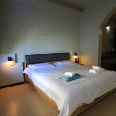 Отель Meet Inn At Silom Бангкок комната для гостей