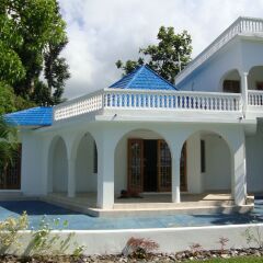 Отель By The Sea Vacation Home And Villa развлечения