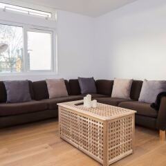Отель 2 Bedroom Apartment near Clapham Common Sleeps 4 Великобритания, Лондон - отзывы, цены и фото номеров - забронировать отель 2 Bedroom Apartment near Clapham Common Sleeps 4 онлайн комната для гостей фото 4