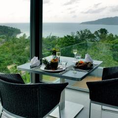 Отель Crest Resort & Pool Villas гостиничный бар