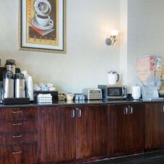 Отель Howard Johnson by Wyndham Washington DC питание фото 3