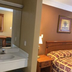 Отель Beverly Inn США, Лос-Анджелес - отзывы, цены и фото номеров - забронировать отель Beverly Inn онлайн ванная фото 2
