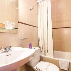Отель Hostal Gallardo Испания, Мадрид - 1 отзыв об отеле, цены и фото номеров - забронировать отель Hostal Gallardo онлайн ванная фото 2