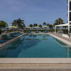 Отель Holiday Inn Lido Beach, Sarasota бассейн