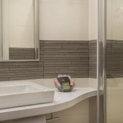 Отель Hôtel Le Beaugency Франция, Париж - 8 отзывов об отеле, цены и фото номеров - забронировать отель Hôtel Le Beaugency онлайн ванная фото 2