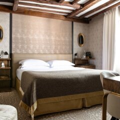Отель Hôtel Esprit Saint Germain сейф в номере