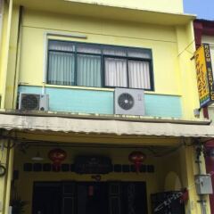 Отель Phuket Old Town Hostel Таиланд, Пхукет - отзывы, цены и фото номеров - забронировать отель Phuket Old Town Hostel онлайн вид на фасад фото 2