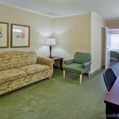 Отель Country Inn & Suites by Radisson, Atlanta Airport North, GA комната для гостей фото 2