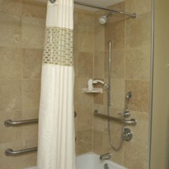 Отель Hampton Inn & Suites Columbus-Easton Area США, Колумбус - отзывы, цены и фото номеров - забронировать отель Hampton Inn & Suites Columbus-Easton Area онлайн ванная фото 2