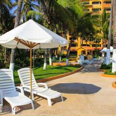Costa De Oro Beach Hotel бассейн