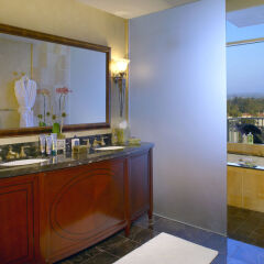 Отель The Beverly Hilton в номере фото 2