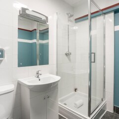 Отель Hatters Hostel Liverpool Великобритания, Ливерпуль - отзывы, цены и фото номеров - забронировать отель Hatters Hostel Liverpool онлайн ванная фото 2