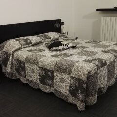 Отель A New Guesthouse сейф в номере