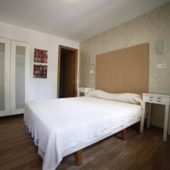 Отель Hostal Los Geranios Del Pinar Торремолинос комната для гостей фото 2