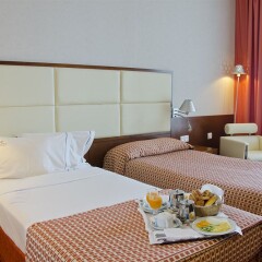 Отель VIP Executive Art's в номере