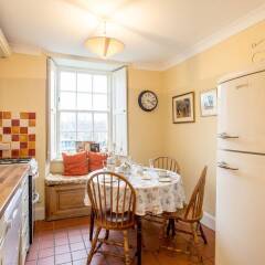 Отель Calton Hill Idyllic Cottage Feel Next 2 Princes St Эдинбург в номере