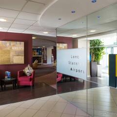 Отель Holiday Inn Express London Stansted интерьер отеля