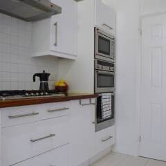 Отель 2 Bedroom Home in Angel Лондон в номере