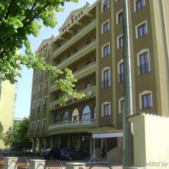Royal Classic Hotel парковка
