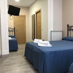 Отель Hostal El Pilar Испания, Мадрид - 1 отзыв об отеле, цены и фото номеров - забронировать отель Hostal El Pilar онлайн комната для гостей фото 3
