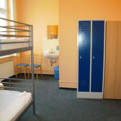 Happy Go Lucky Hotel + Hostel Берлин сейф в номере