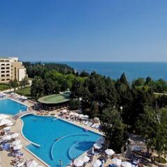 Отель Sol Nessebar Mare Hotel - Все включено Болгария, Несебр - 8 отзывов об отеле, цены и фото номеров - забронировать отель Sol Nessebar Mare Hotel - Все включено онлайн балкон