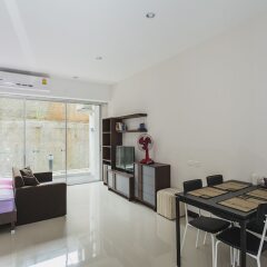 Отель Condo in Karon in Chic Condo (Unit A108) комната для гостей
