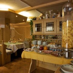 Отель Albergo Bellaria Карано питание