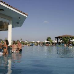 Отель Avanti Holiday Village бассейн фото 2