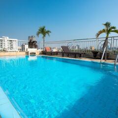 Апартаменты Sathorn Saint View Serviced Apartment Бангкок бассейн