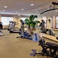 Отель Country Inn & Suites Queensbury фитнесс-зал