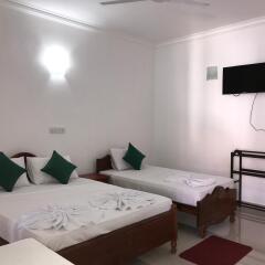 Отель Oasis Beach Resort сейф в номере