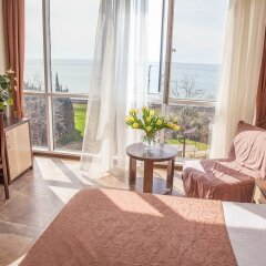 Гостиница Черное море комната для гостей фото 8