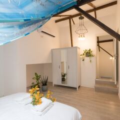 Отель Gorgeous Apt in Neve Tzedek with Parking Тель-Авив комната для гостей фото 2