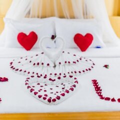 Отель Karon Whale Resort сейф в номере