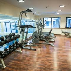 Queen's Court Hotel &Residence фитнесс-зал фото 4